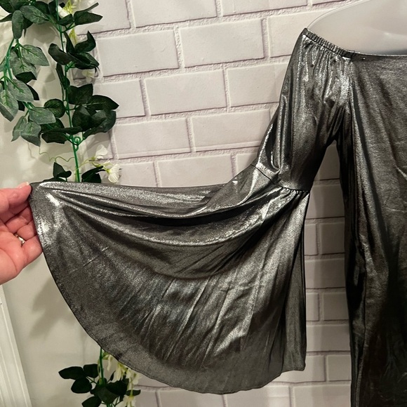 AQUA women Off Shoulder Metallic Top in silver/size S - Picture 8 of 11